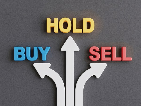Punjab & Sind, IOB plan $\$7,000$ crore share sale.